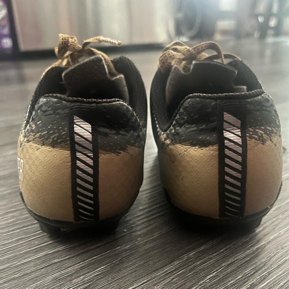 Boy’s cleats - Picture 2 of 6